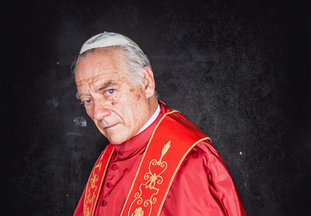 Immagine per Giorgio Colangeli nei panni del Papa a Gradisca: «Io, Ratzinger e la religione»