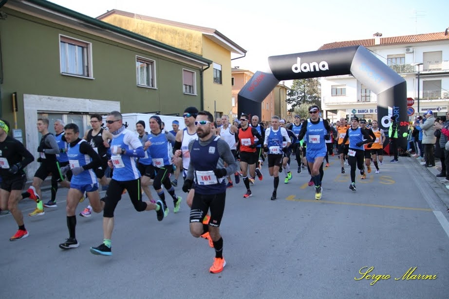 Fiume di atleti alla Maratonina dell'Isonzo, in 400 invadono San Canzian