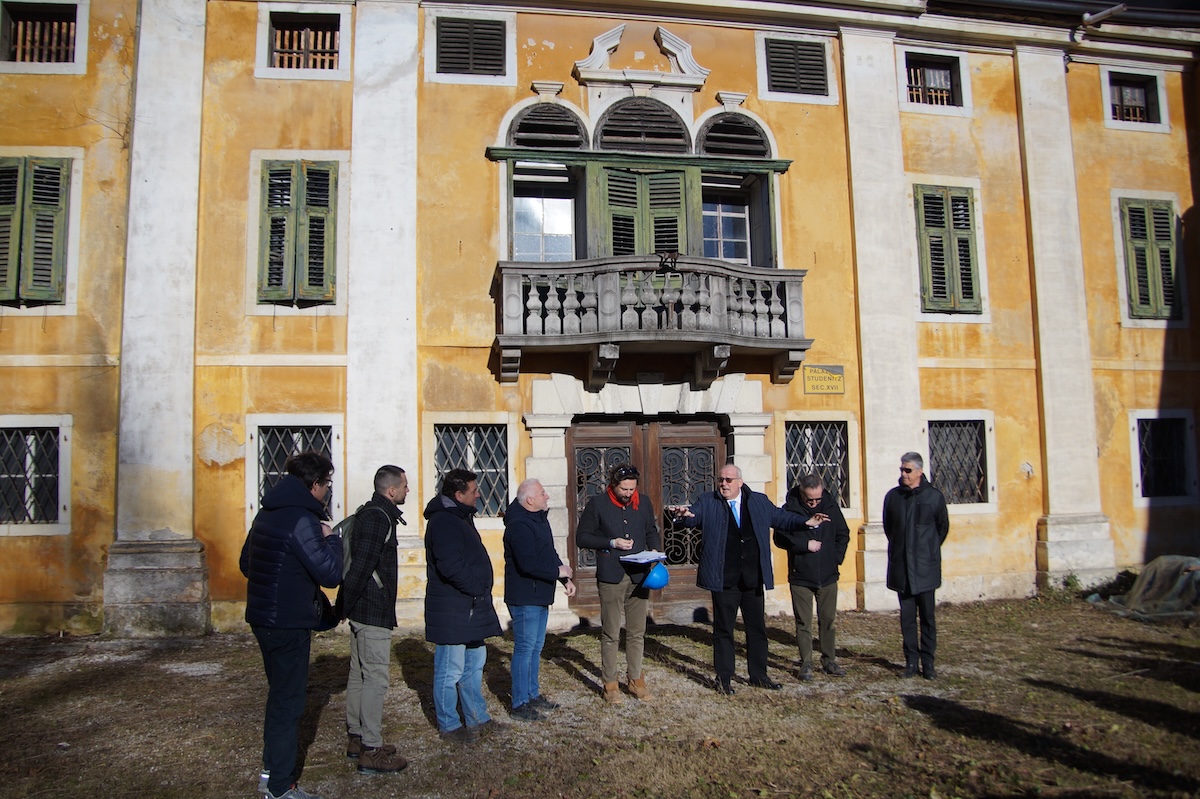 Parte il cantiere all'esterno di Villa Louise, oltre un anno e mezzo di lavori a Gorizia