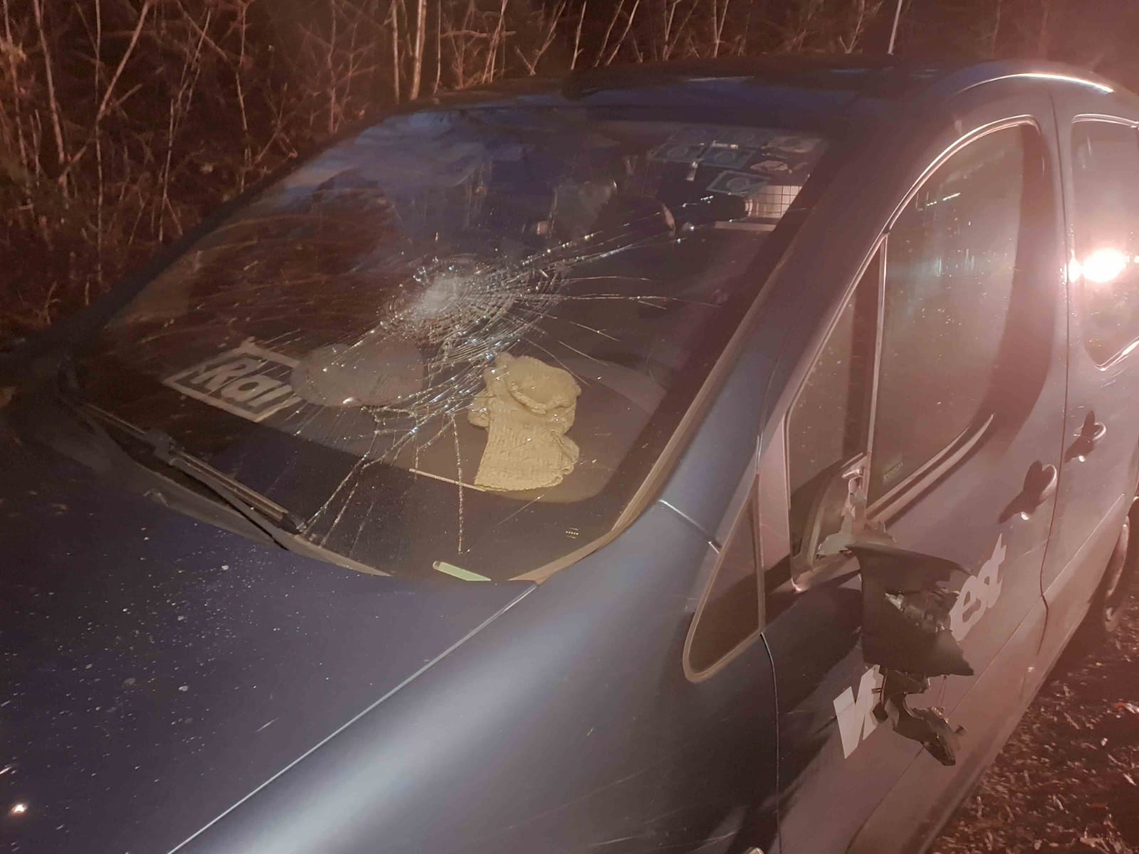 Auto della Rai colpite in Istria, troupe impegnata in servizio sulle foibe