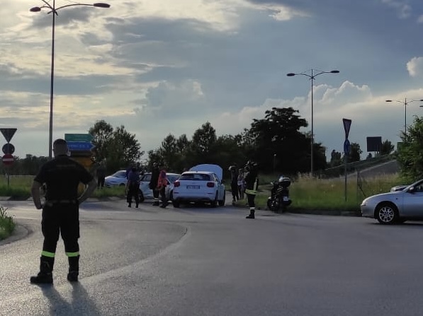 Incidente sulla rotonda verso il Tiare a Villesse, frontale tra due auto