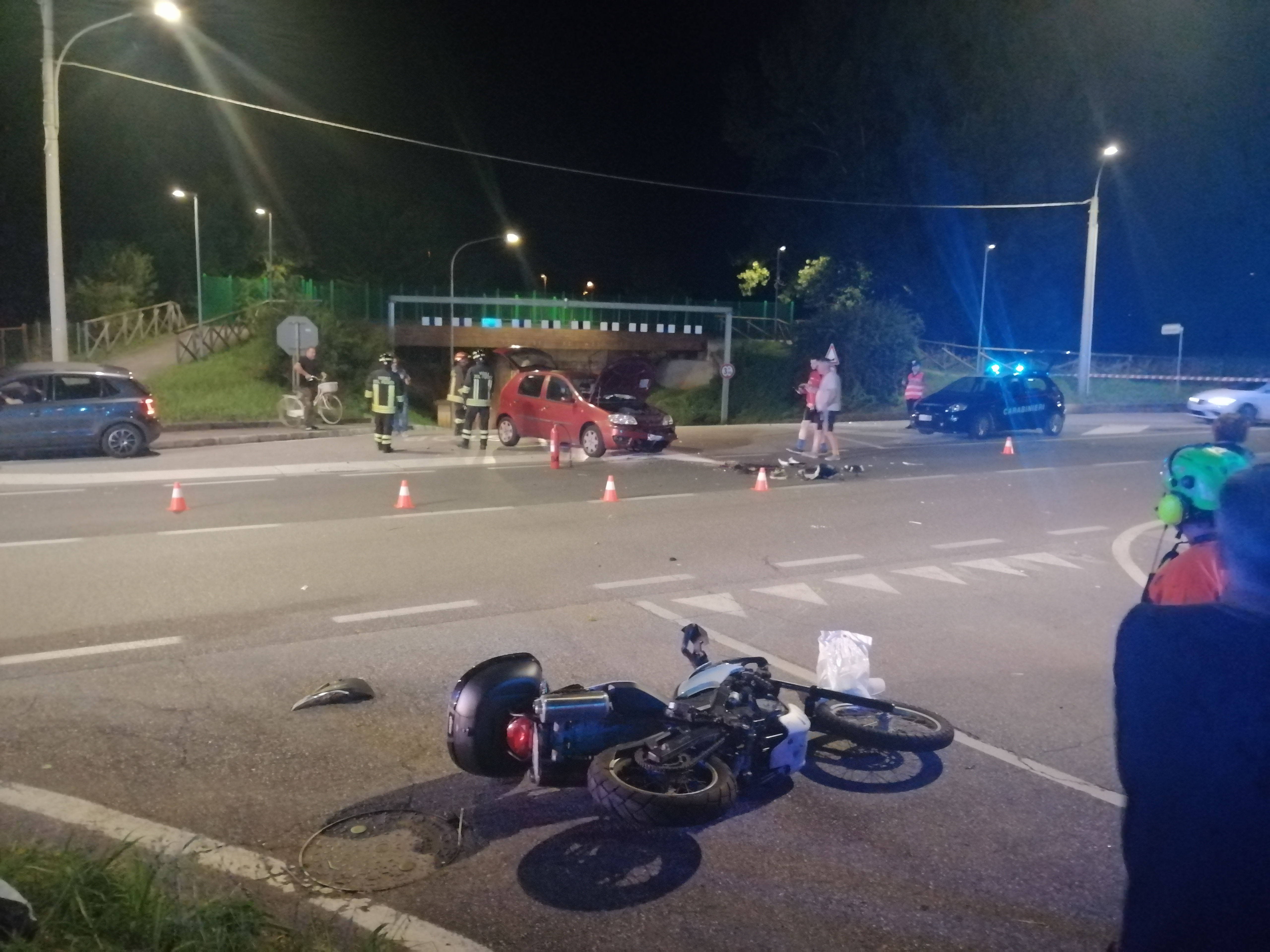 Immagine per Incidente auto-moto nella notte sulla regionale 56 a Mossa, centauro in ospedale