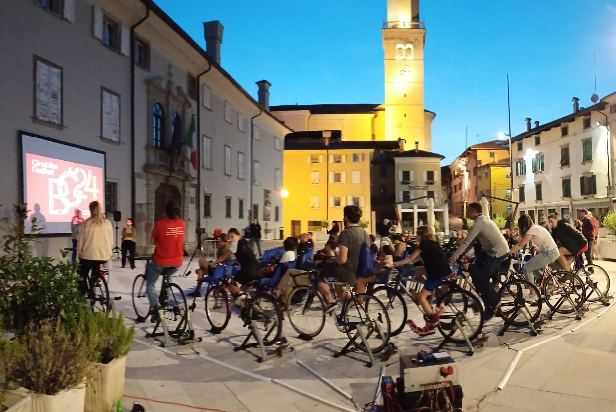 Immagine per A Cormons il cinema che funziona a pedali, parte il Cinebike festival tra Collio e Grado