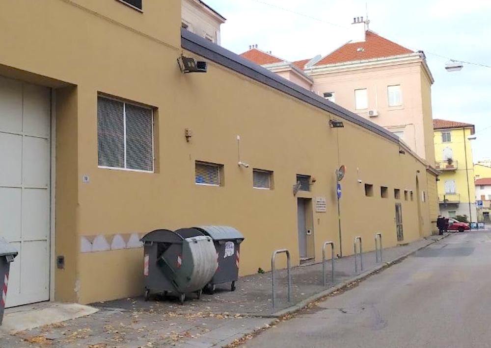 Detenuto in preda all'ira nel carcere di Gorizia, cinque agenti rimasti feriti