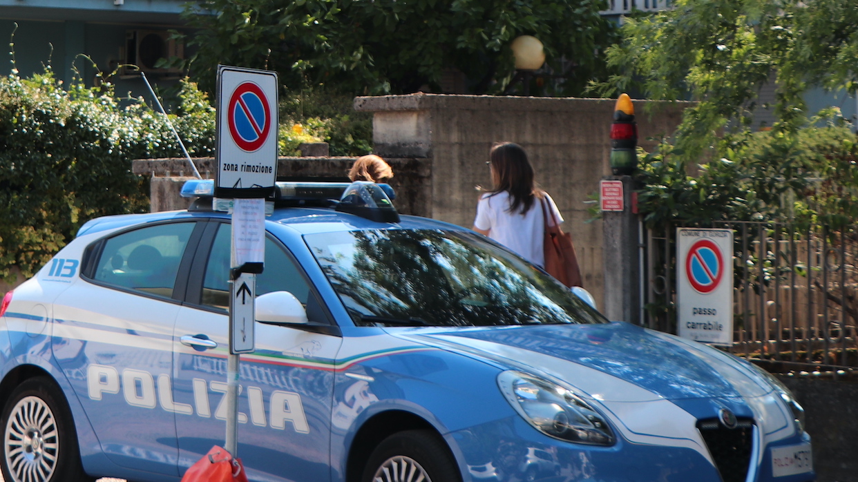 Monfalcone, spinelli al parco e in bus: arrestati due spacciatori