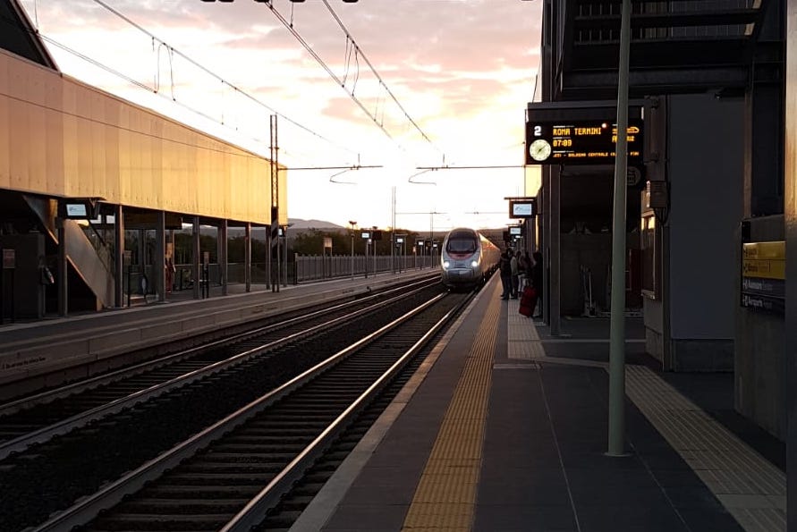 Immagine per Tira il freno di emergenza sul treno dopo il Trieste Airport, ferrovia in tilt