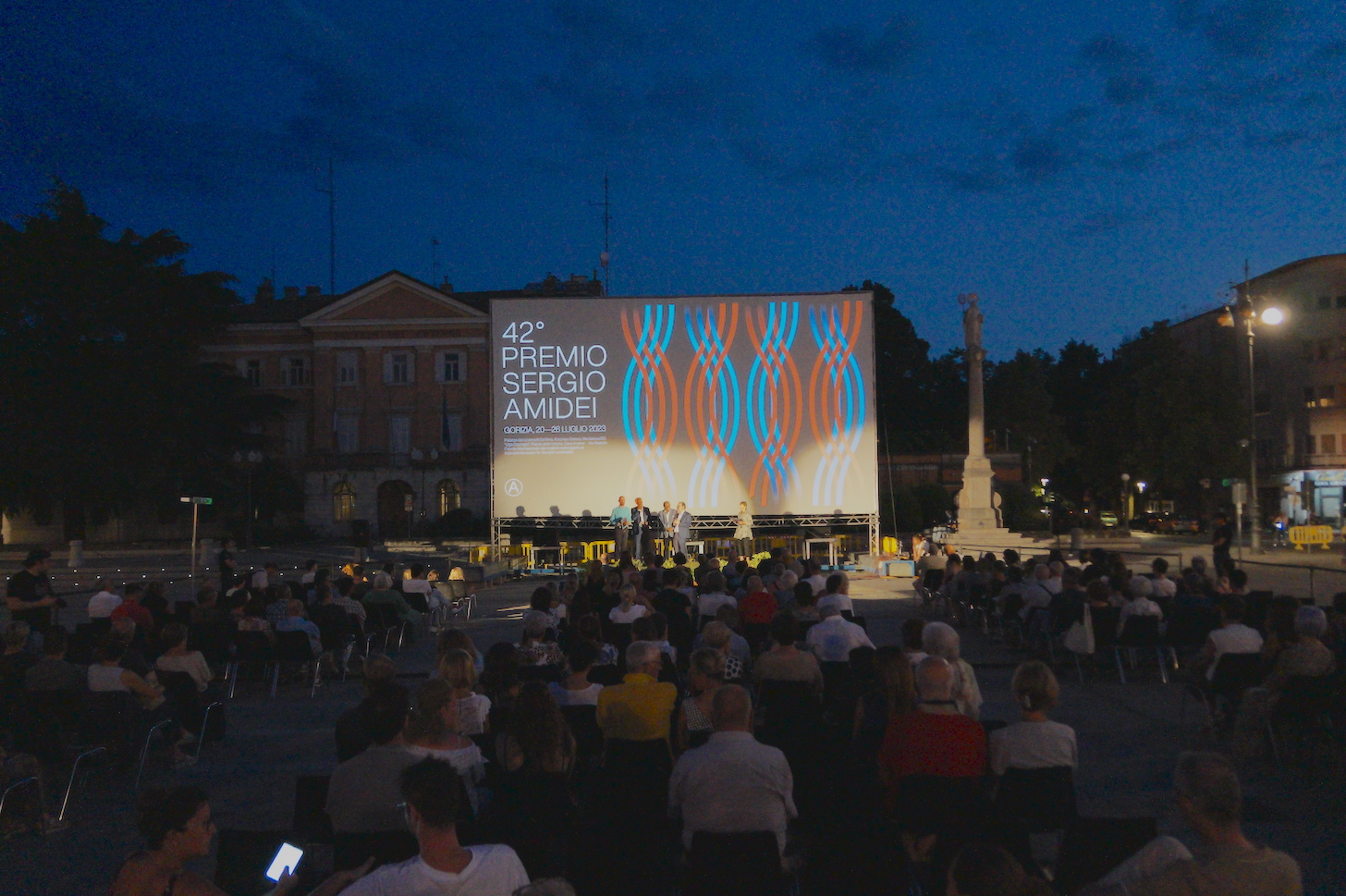 Amidei riempie piazza Vittoria, «portato industria cinema a Gorizia»