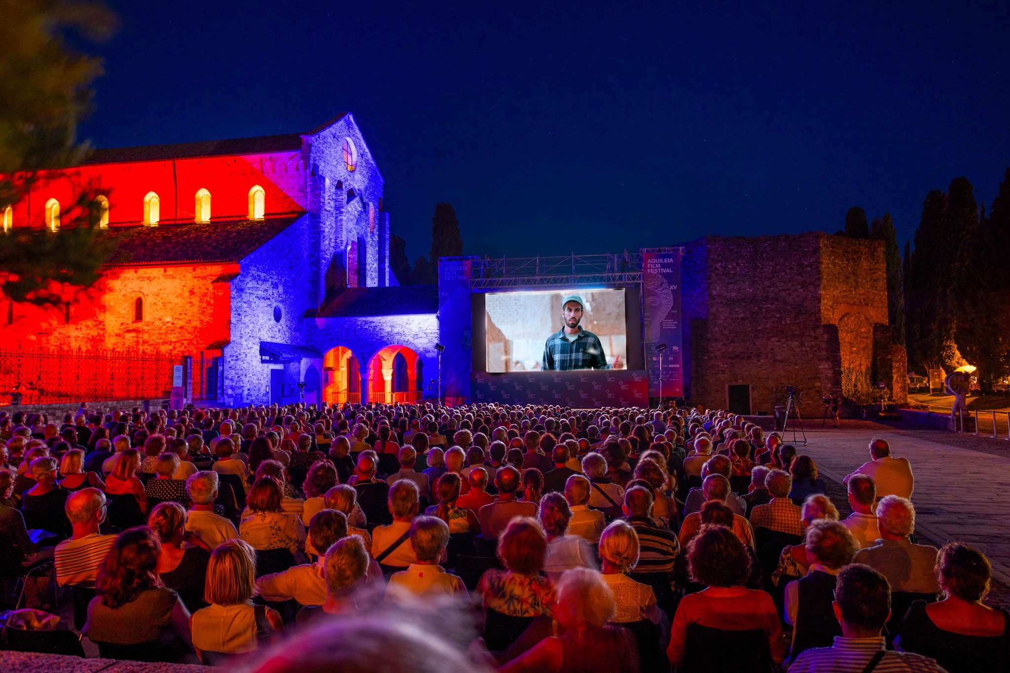 Immagine per Partenza boom per l'Aquileia Film festival, in 900 riempiono piazza Capitolo