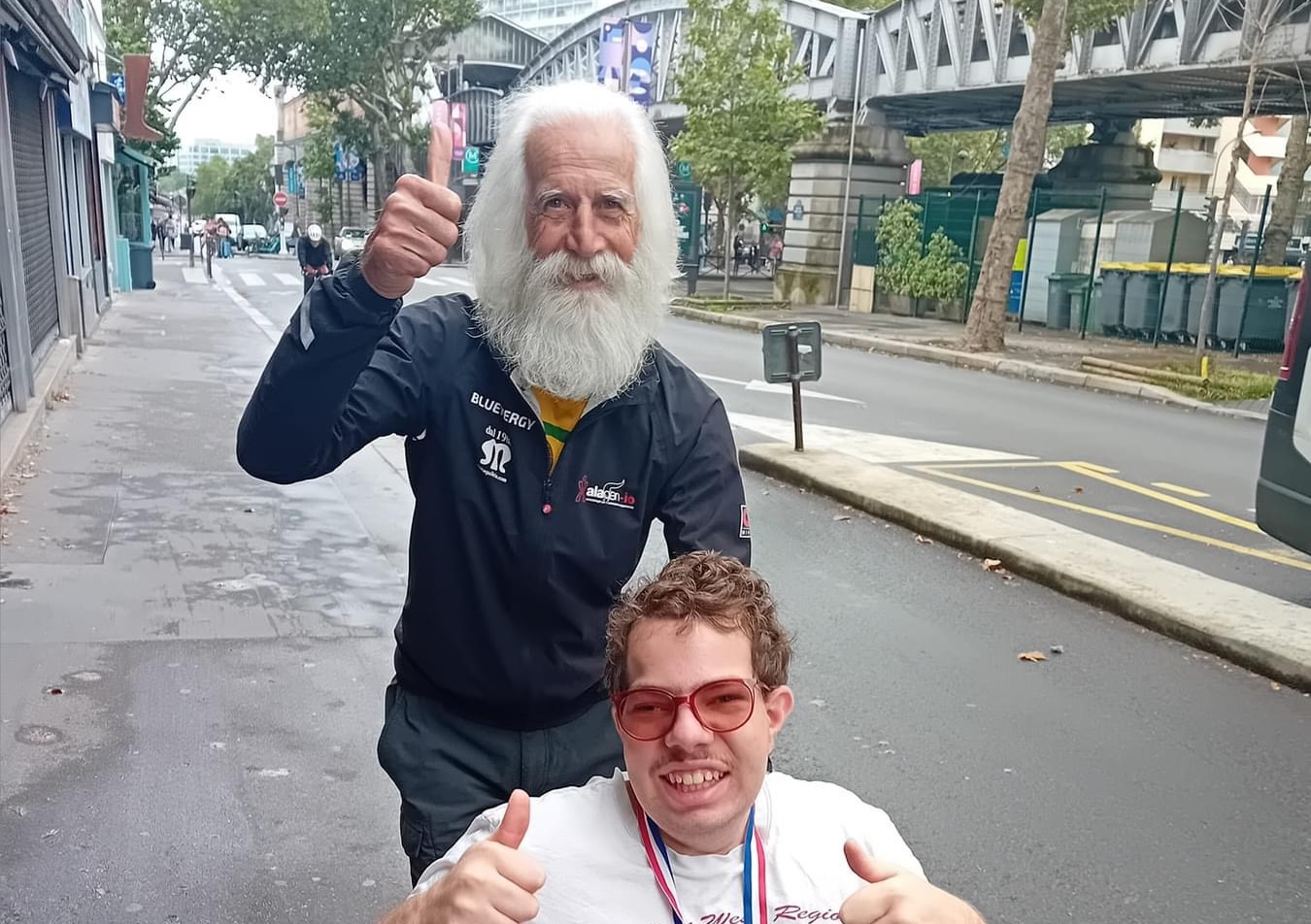 L'impresa in bici di Roberto Tomat, da Aquileia a Parigi per abbracciare Federico