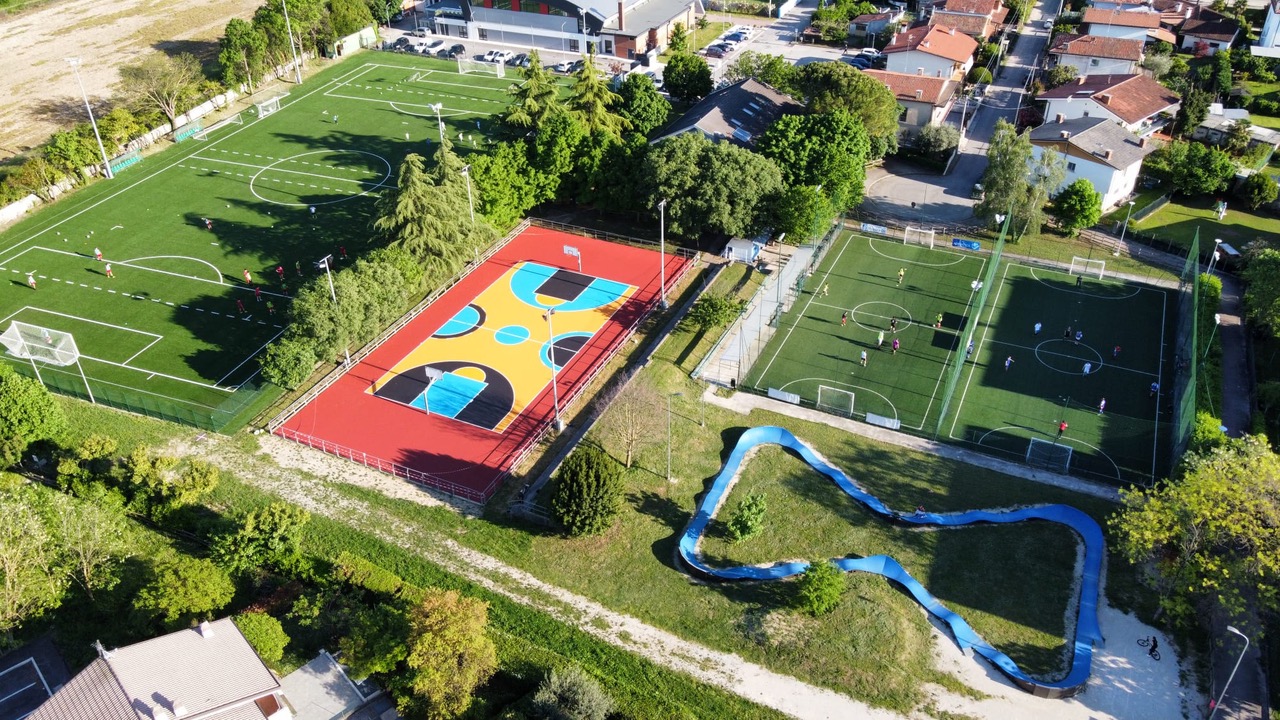 Ecco l'area sportiva esterna di Turriaco, pronta per volley, basket e roller