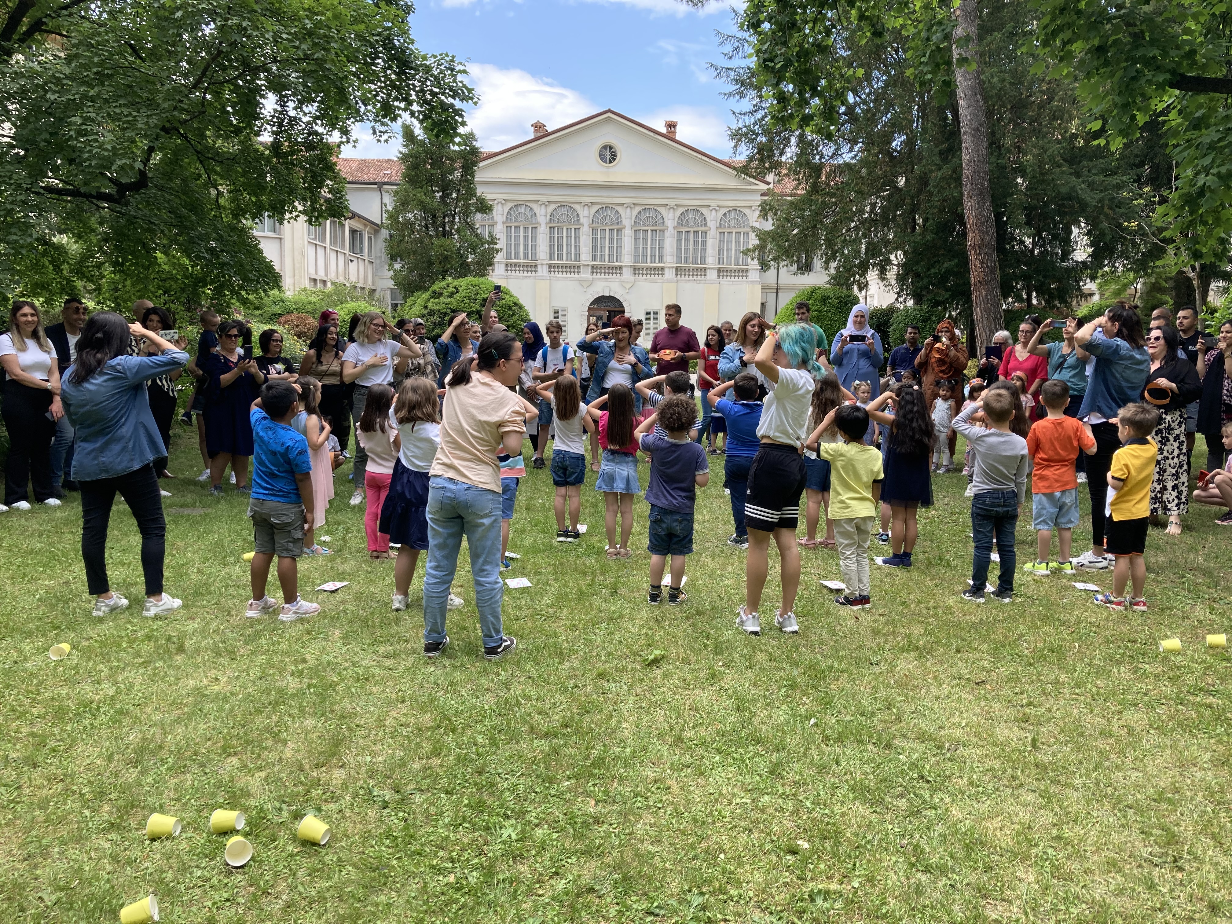 Immagine per Bambini in festa a Gorizia, gli studenti di Capriva con i carabinieri