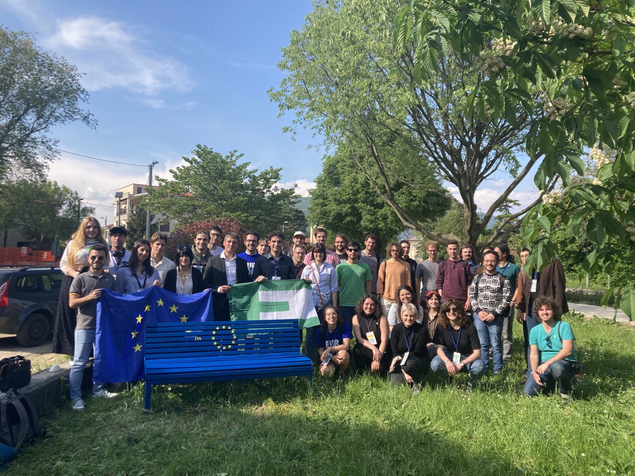 I giovani chiedono più Europa a Gorizia, flash mob e panchina sul confine