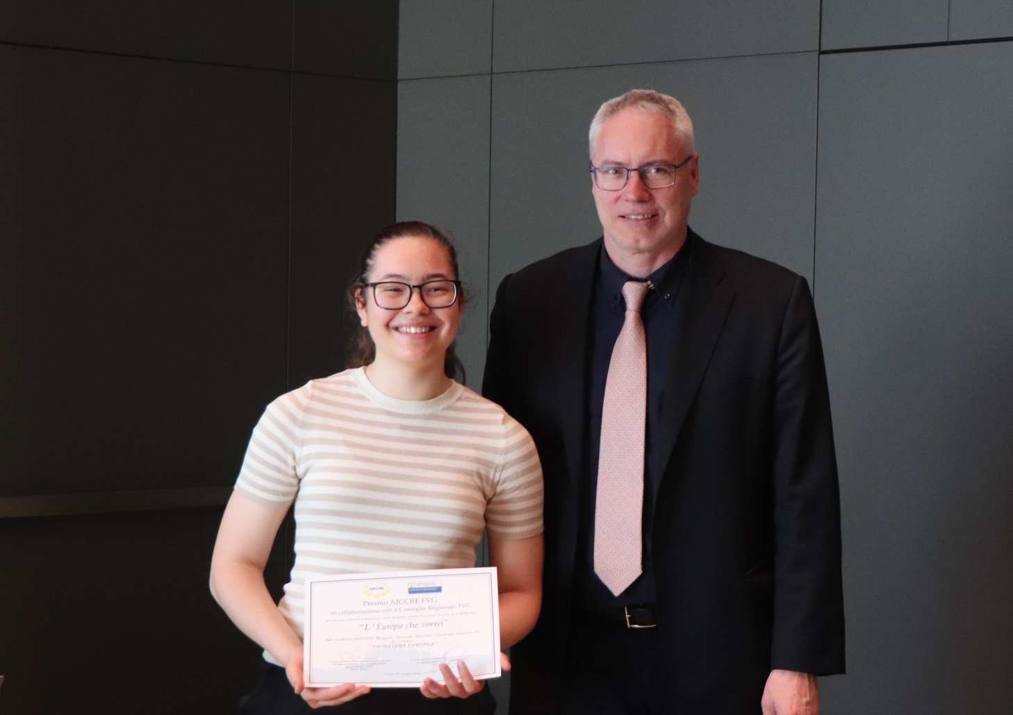 Immagine per Le scuole raccontano Europa e diritti con Aiccre, premio all'Einaudi di Staranzano