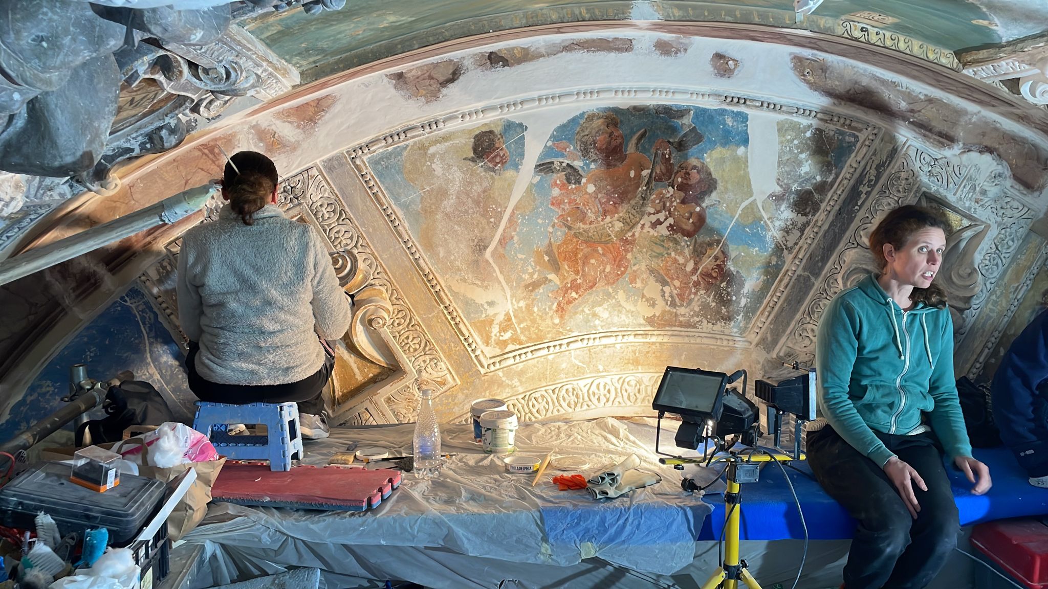 Gli affreschi della Castagnavizza tornano alla luce, arriva una nuova asta di vini