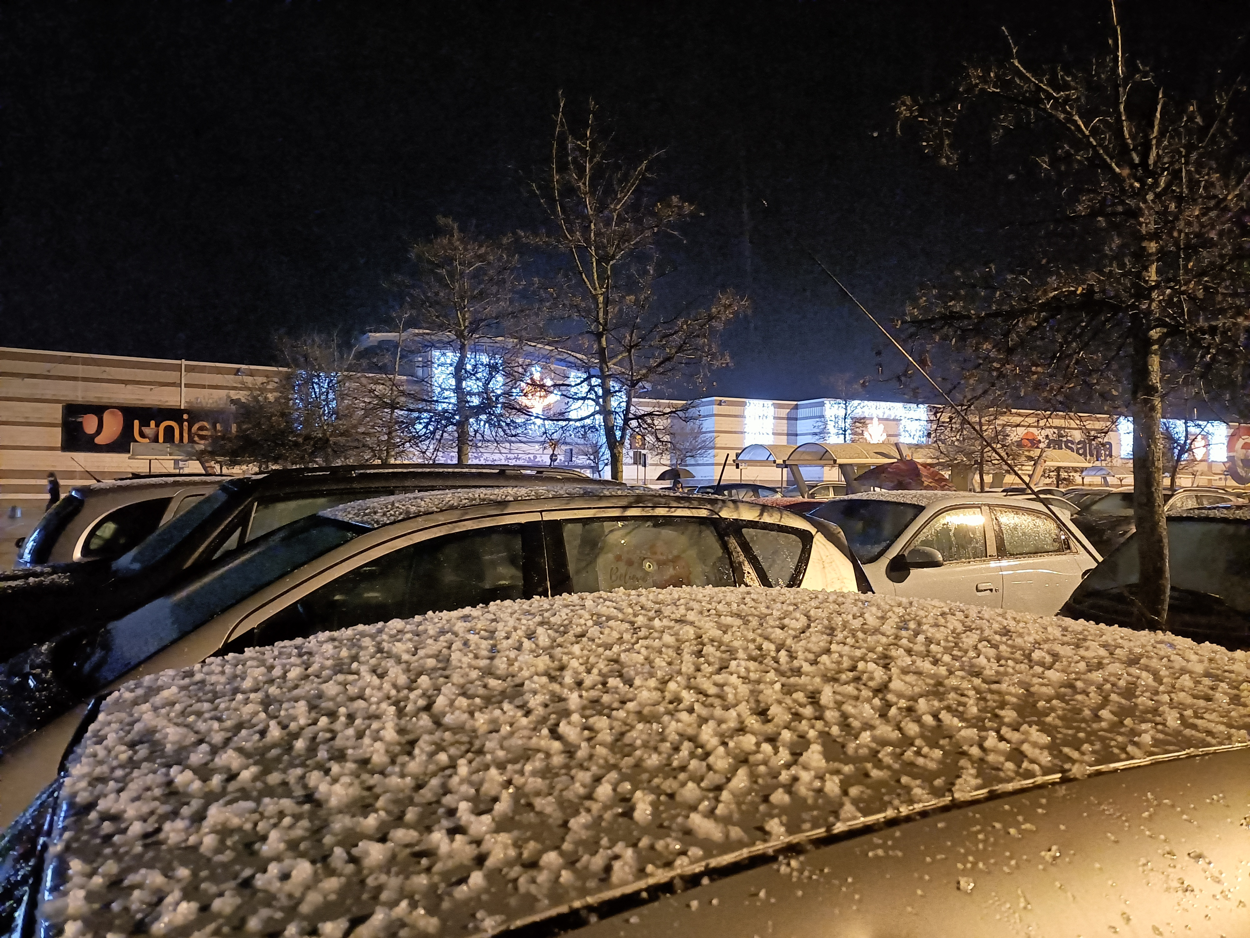 Immagine per Maltempo, chicchi bianchi su auto e strade di Monfalcone