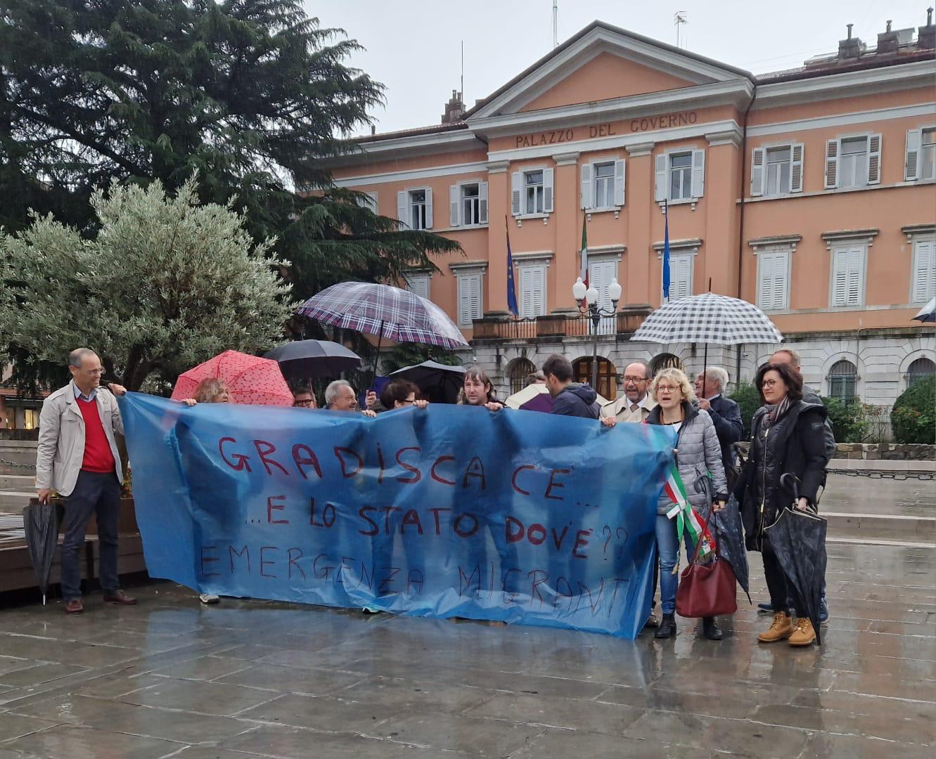 Immagine per La rabbia del sindaco e cittadini in piazza, «Stato assente a Gradisca»