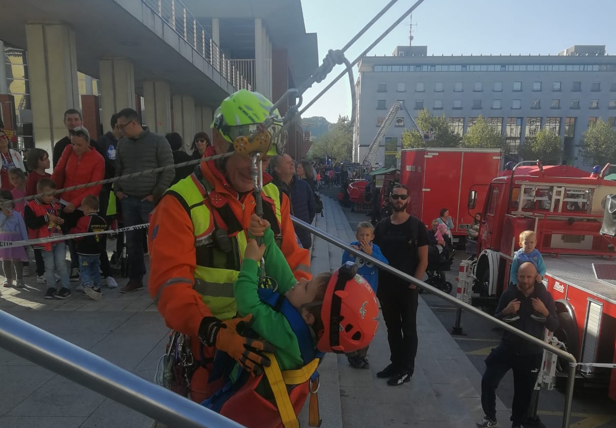 Giochi e test in piazza per scoprire la sicurezza, la giornata di attività a Nova Gorica