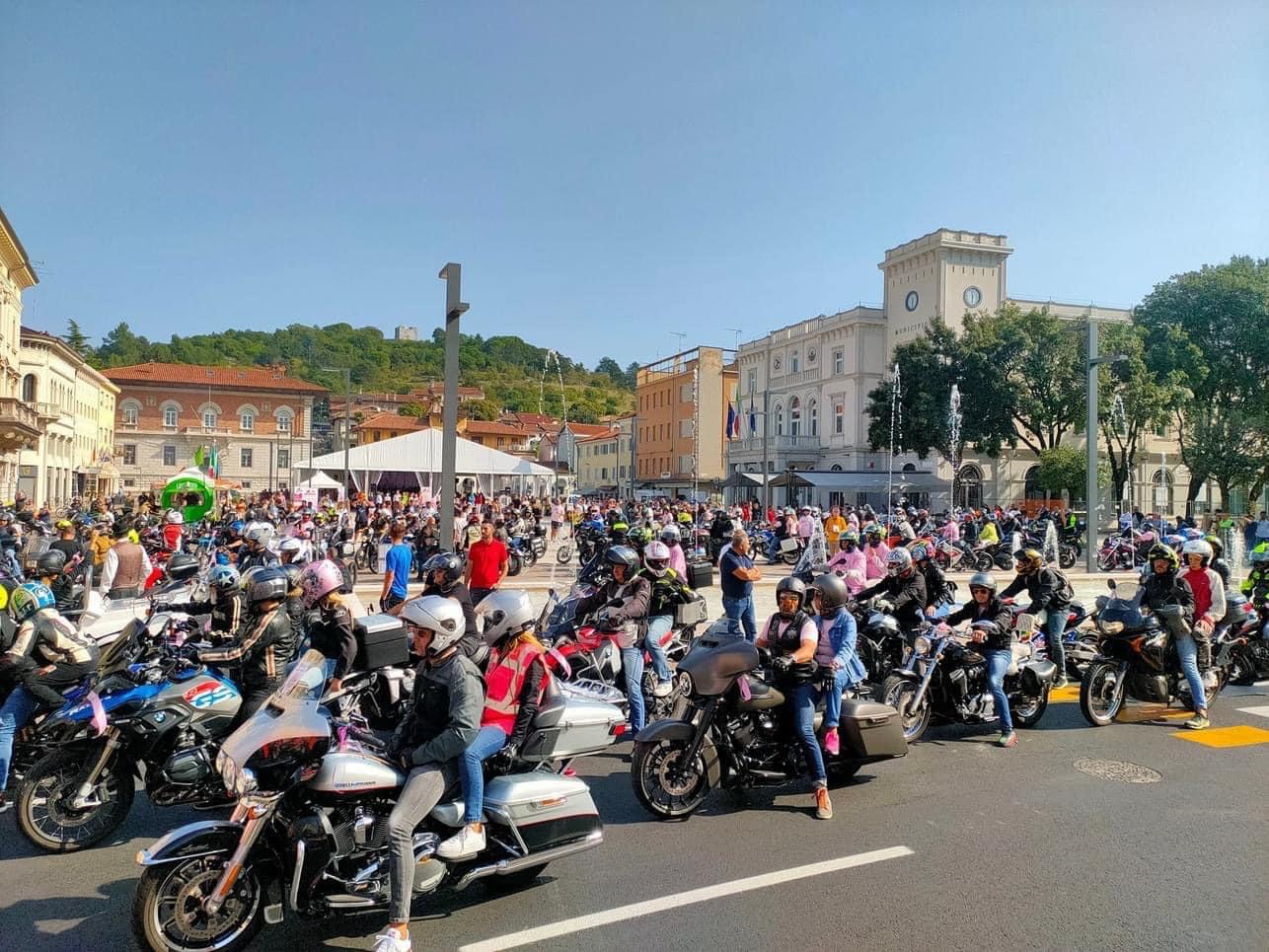 Camminate e moto contro i tumori, gli eventi rosa colorano Gorizia e Monfalcone