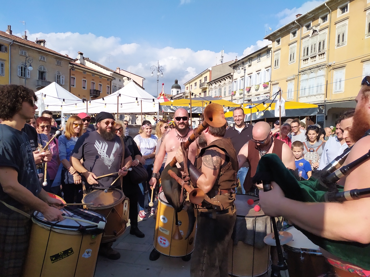 Gusti con musica itinerante nei borghi, le regole e limitazioni a Gorizia