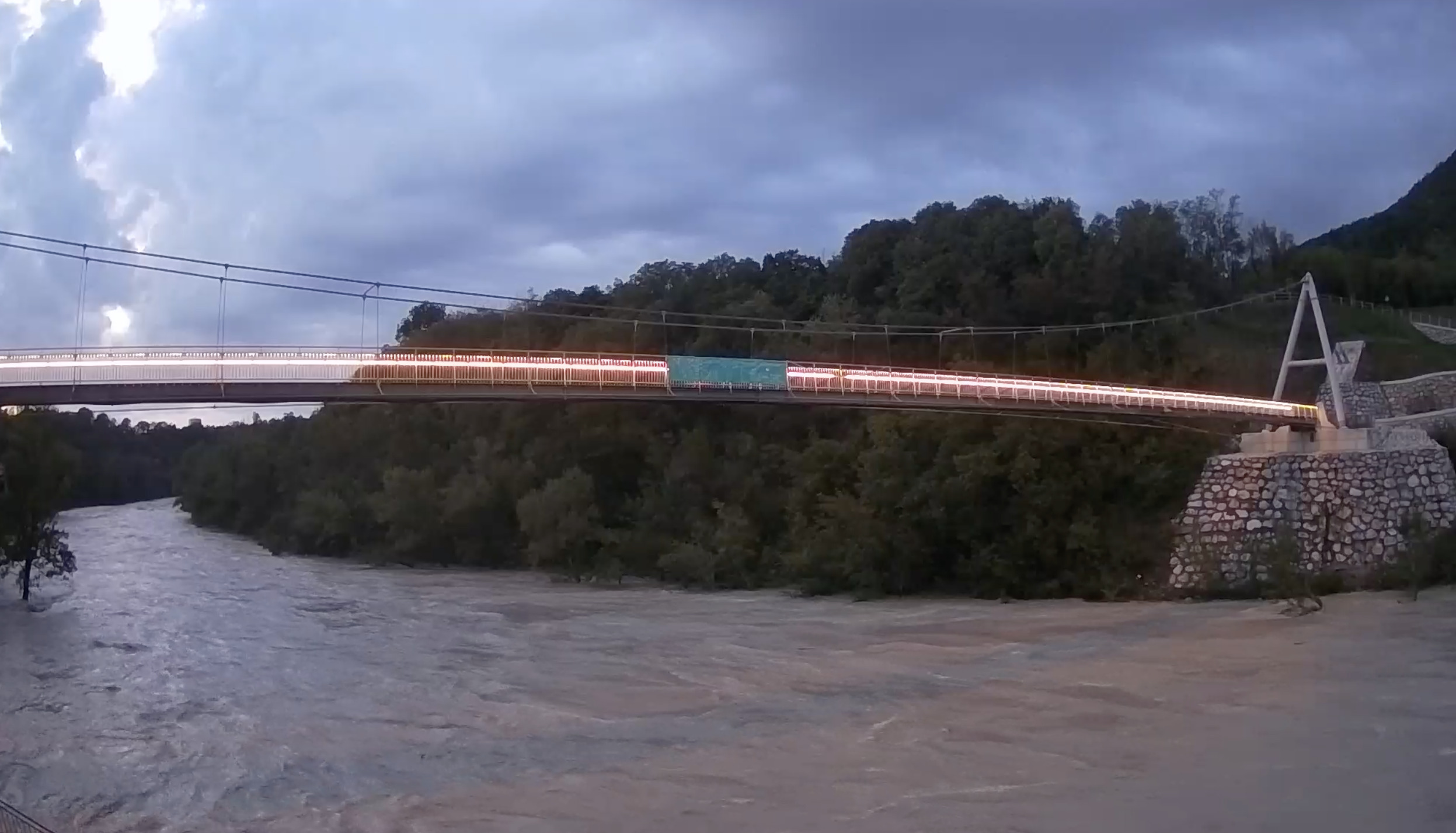 Immagine per Raffiche di vento sulla costa in Fvg, sotto controllo il livello dell'Isonzo a Gorizia 